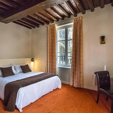 Bed & Breakfast Logis Du Parvis ***face Cathedrale/in Front Of The Cathedral***