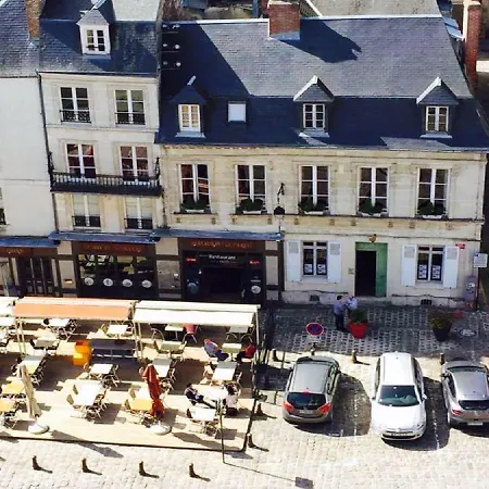 Logis Du Parvis ***face Cathedrale/in Front Of The Cathedral***
