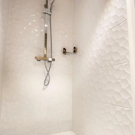 Logis Du Parvis ***face Cathedrale/in Front Of The Cathedral*** Bed & Breakfast 4*