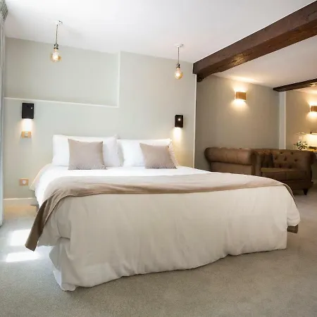 Bed & Breakfast Logis Du Parvis ***face Cathedrale/in Front Of The Cathedral***