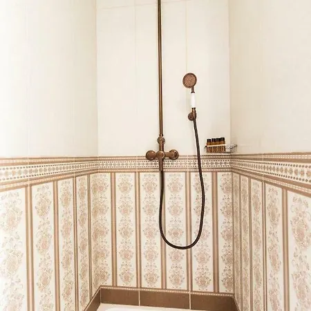 Logis Du Parvis ***face Cathedrale/in Front Of The Cathedral*** 4*