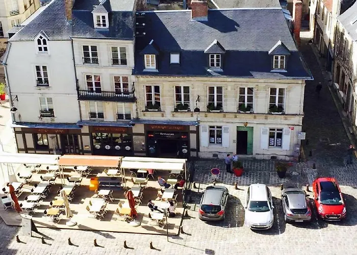 Logis Du Parvis ***face Cathedrale/in Front Of The Cathedral***