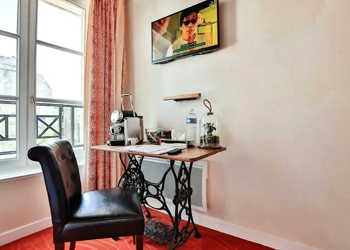 Bed & Breakfast Logis Du Parvis ***face Cathedrale/in Front Of The Cathedral***