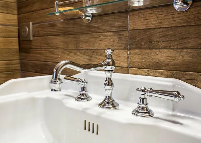 Bed & Breakfast Logis Du Parvis ***face Cathedrale/in Front Of The Cathedral*** Laon