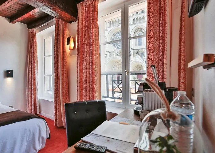 Logis Du Parvis ***face Cathedrale/in Front Of The Cathedral*** Bed & Breakfast 4*
